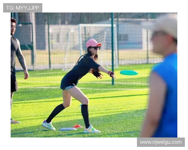 南京飞盘队在全国飞盘状态排行榜中荣登第七名展现出强劲实力与团队精神 南京飞盘队在全国飞盘状态排行榜中荣登第七名展现出强劲实力与团队精神