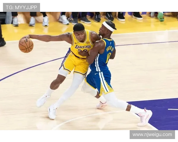 湖人勇士2009年对决回顾：经典比赛瞬间与球星表现分析